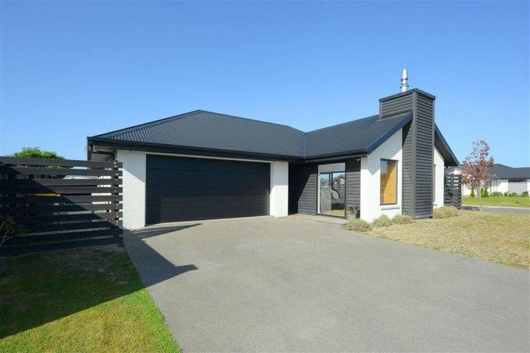 Photo of property in 24 Shillingford Boulevard, Rolleston, 7615