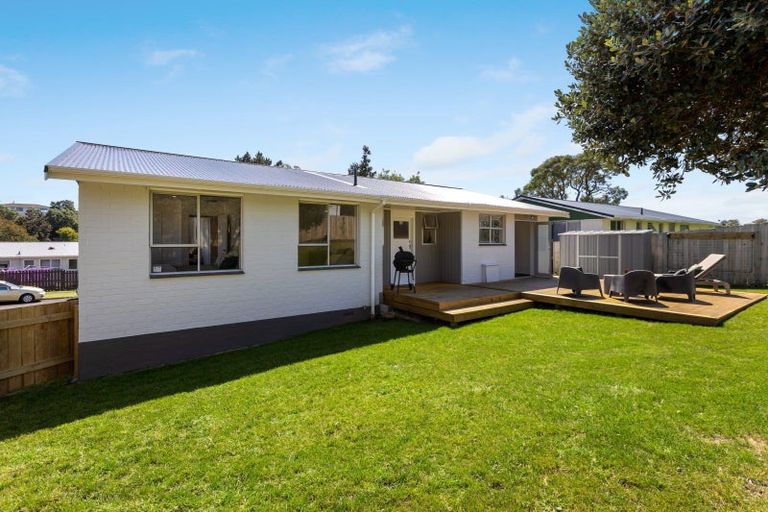 Photo of property in 5 Brixham Place, Merrilands, New Plymouth, 4312