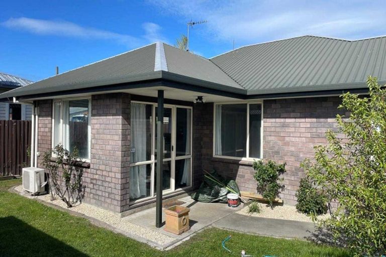 Photo of property in 2/200 Wainoni Road, Avondale, Christchurch, 8061
