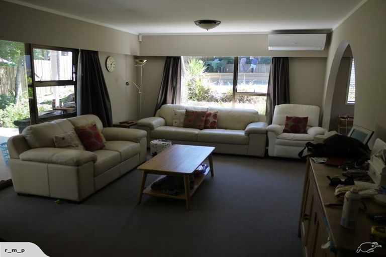 Photo of property in 25 Holyoake Place, Chatswood, Auckland, 0626