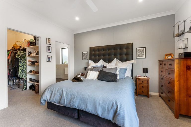 Photo of property in 5 Crabapple Close, Milson, Palmerston North, 4414