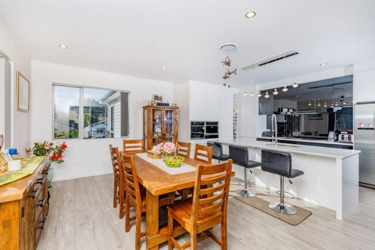 Photo of property in 6 Josh Road, Huapai, Kumeu, 0810