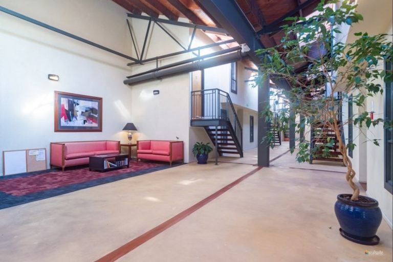 Photo of property in Metro Apartments, 5/220 Thorndon Quay, Pipitea, Wellington, 6011