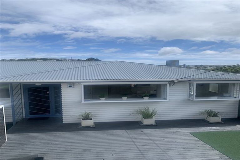 Photo of property in 45 Turville Crescent, Newlands, Wellington, 6037