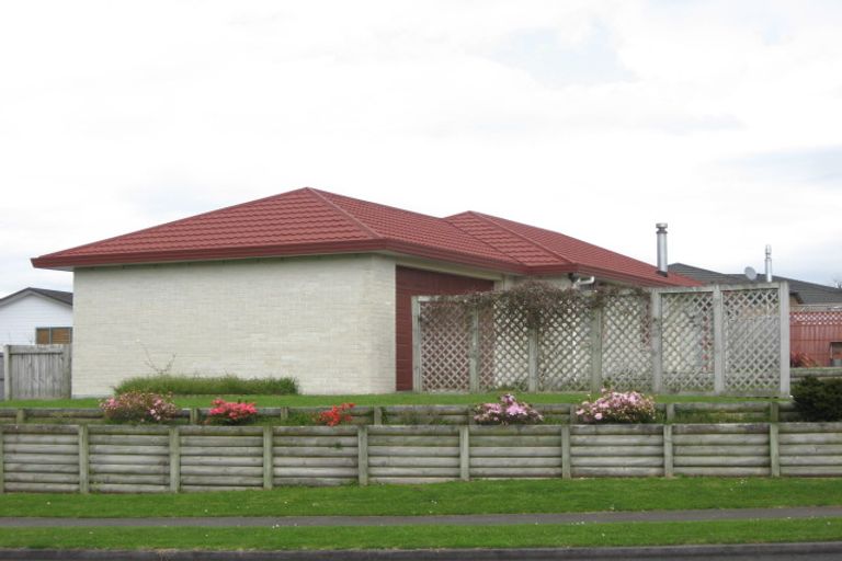 Photo of property in 28 Poplar Grove, Whalers Gate, New Plymouth, 4310