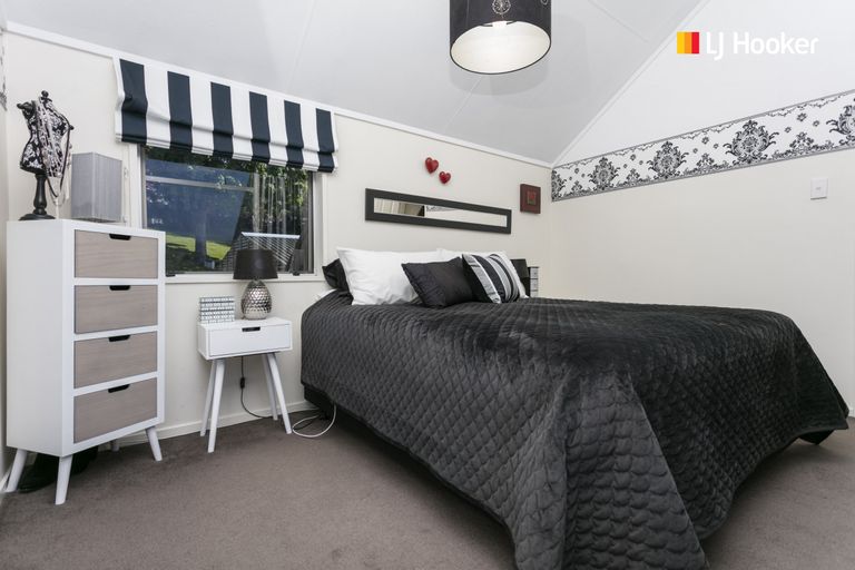 Photo of property in 24 Larkins Street, Helensburgh, Dunedin, 9010