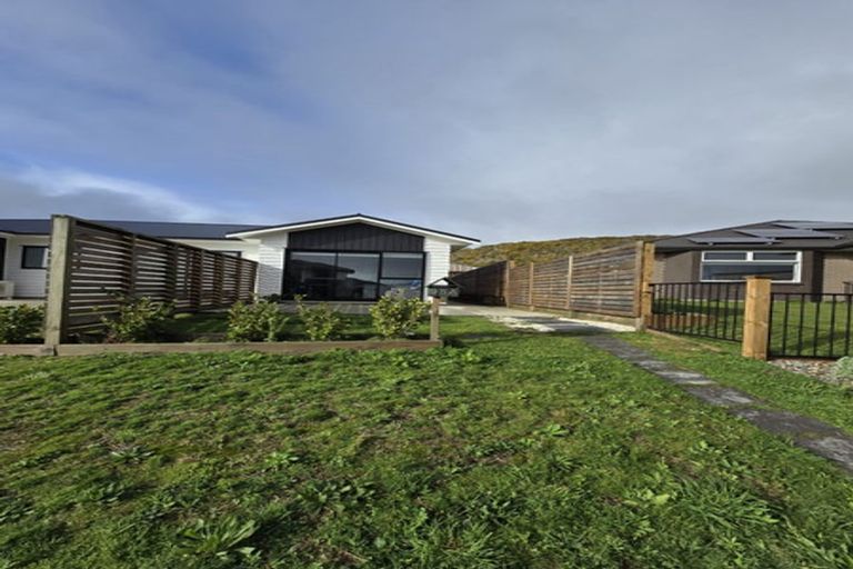 Photo of property in Queen Charlotte Drive, Aotea, Porirua, 5024