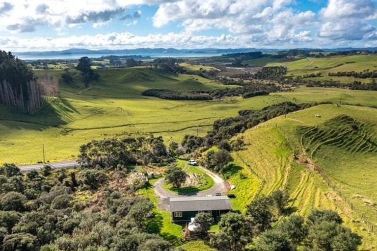 Photo of property in 1529 South Head Road, South Head, Helensville, 0874