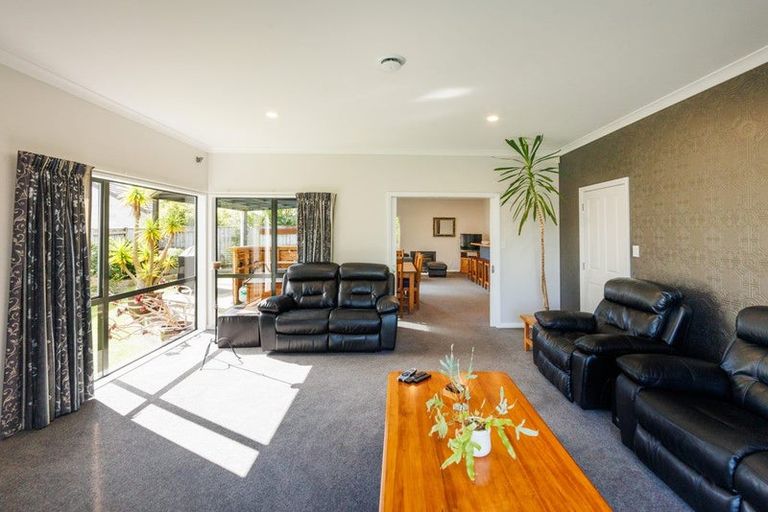Photo of property in 15 Silkwood Place, Fitzherbert, Palmerston North, 4410