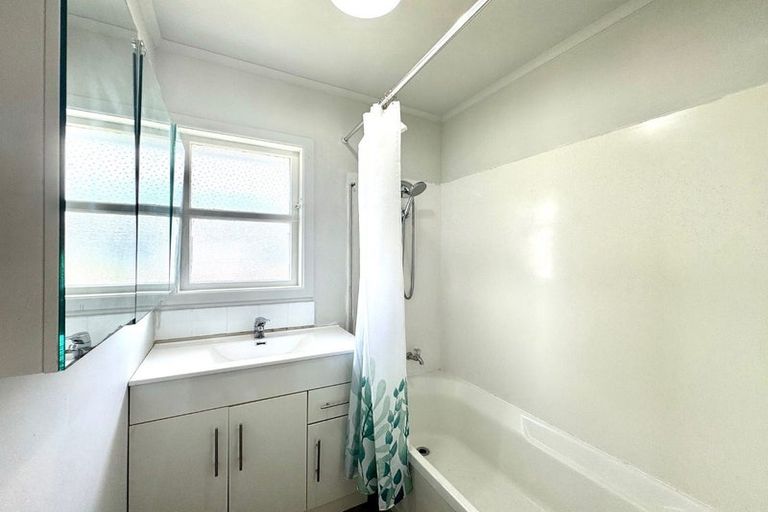 Photo of property in 5 Bolton Place, Otara, Auckland, 2023