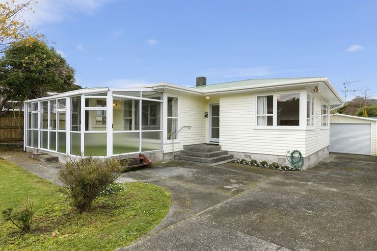 Photo of property in 10 Mimihau Grove, Wainuiomata, Lower Hutt, 5014