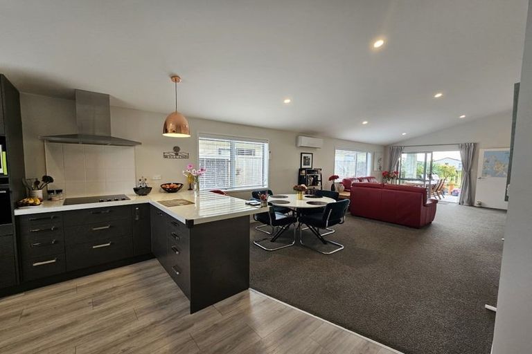 Photo of property in 16 Fuller Street, Papamoa Beach, Papamoa, 3118