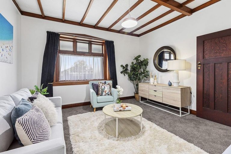 Photo of property in 94 Endeavour Street, Lyall Bay, Wellington, 6022