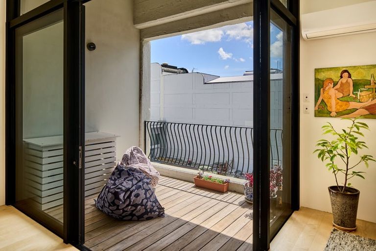 Photo of property in Tennyson Apartments, 11/25 Tennyson Street, Te Aro, Wellington, 6011