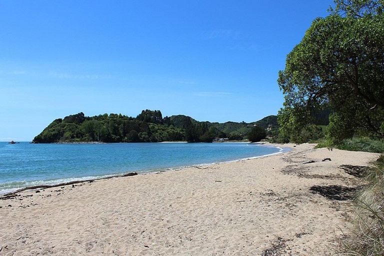 Photo of property in 1106 Abel Tasman Drive, Ligar Bay, Takaka, 7183