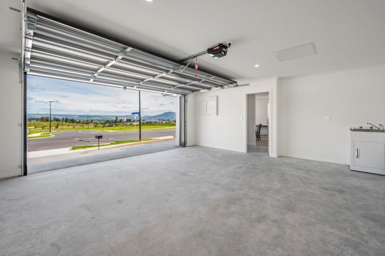 Photo of property in 44 Kohekohe Drive, Owhata, Rotorua, 3010