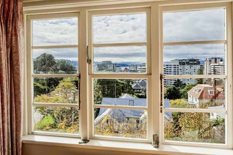 Photo of property in 11 Kinross Street, Kelburn, Wellington, 6012