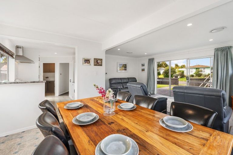 Photo of property in 15 Escort Grove, Awapuni, Palmerston North, 4412