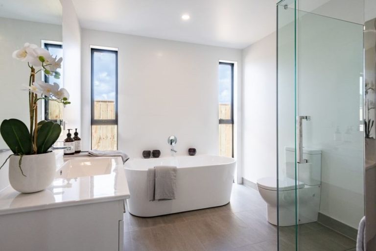 Photo of property in 53 Vinistra Road, Kumeu, 0810