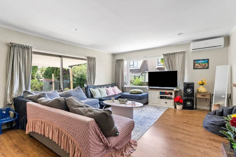 Photo of property in 2/13 Ocean View Road, Hillcrest, Auckland, 0627