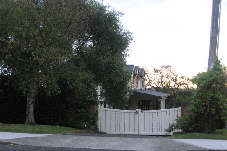 Photo of property in 18 Huia Street, Waikanae, 5036