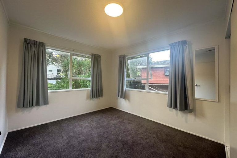 Photo of property in 9k View Road, Glenfield, Auckland, 0627