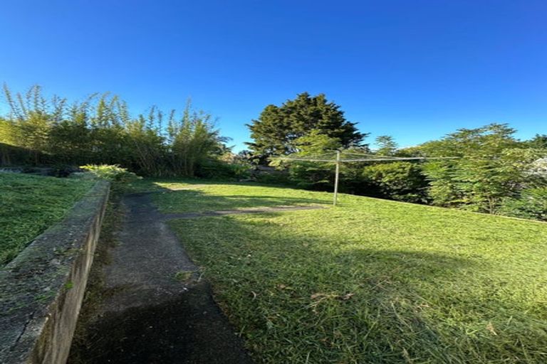 Photo of property in 2/7 Dakota Avenue, Beach Haven, Auckland, 0626