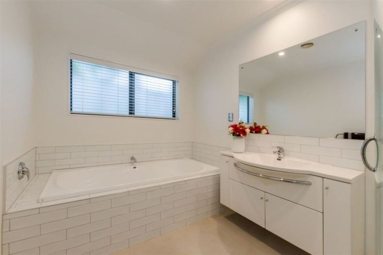 Photo of property in 44 Awatea Avenue, Paraparaumu, 5032