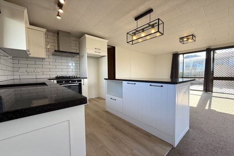 Photo of property in 2/15 Cyril Crescent, West Harbour, Auckland, 0618
