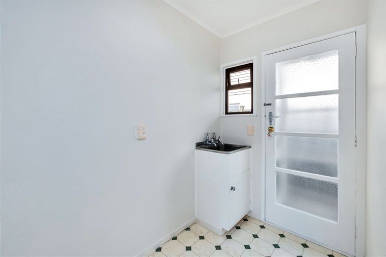 Photo of property in 2/115 Mcleod Road, Te Atatu South, Auckland, 0610