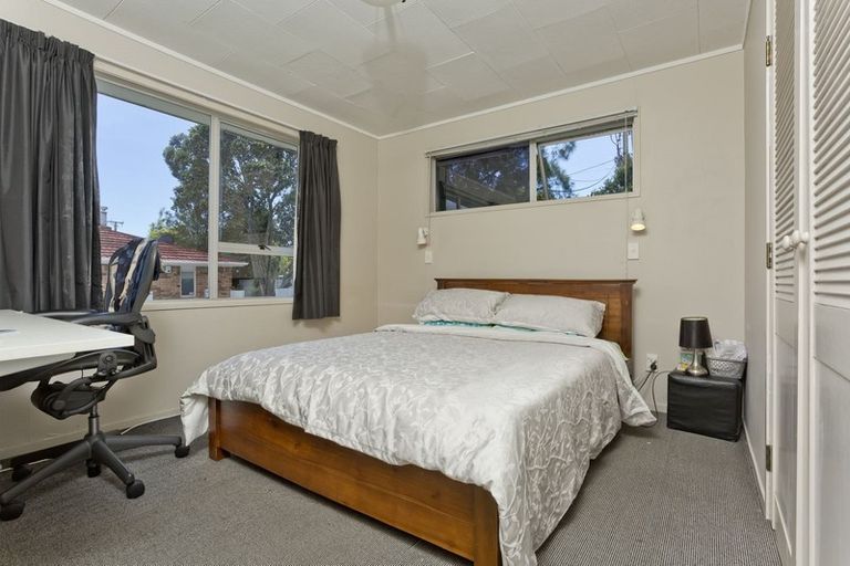 Photo of property in 1/244 East Coast Road, Forrest Hill, Auckland, 0620