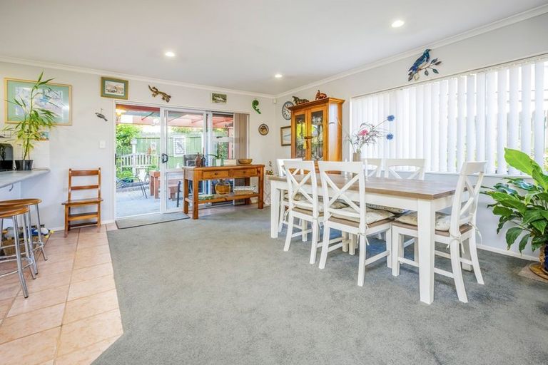 Photo of property in 20 Lothian Brae, Wattle Downs, Auckland, 2103