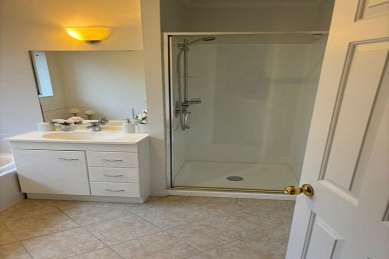 Photo of property in 21 Eaglemont Drive, East Tamaki Heights, Auckland, 2016