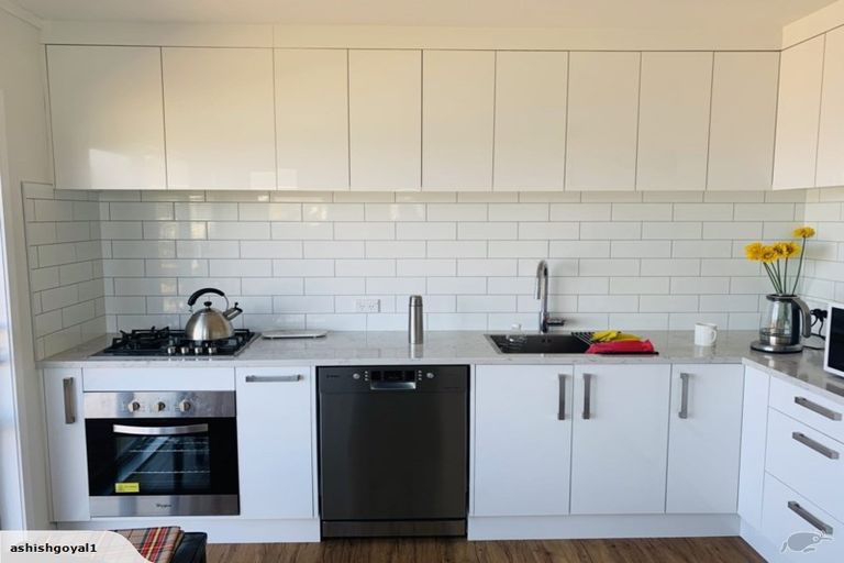 Photo of property in 2b Sunhaven Drive, Newlands, Wellington, 6037