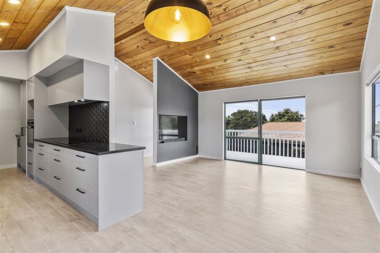 Photo of property in 26 Loughanure Place, Massey, Auckland, 0614