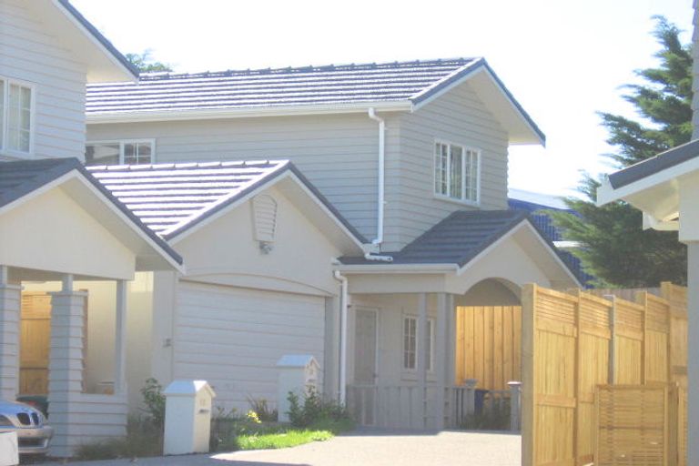 Photo of property in 18 Mulvaney Crescent, Henderson, Auckland, 0612