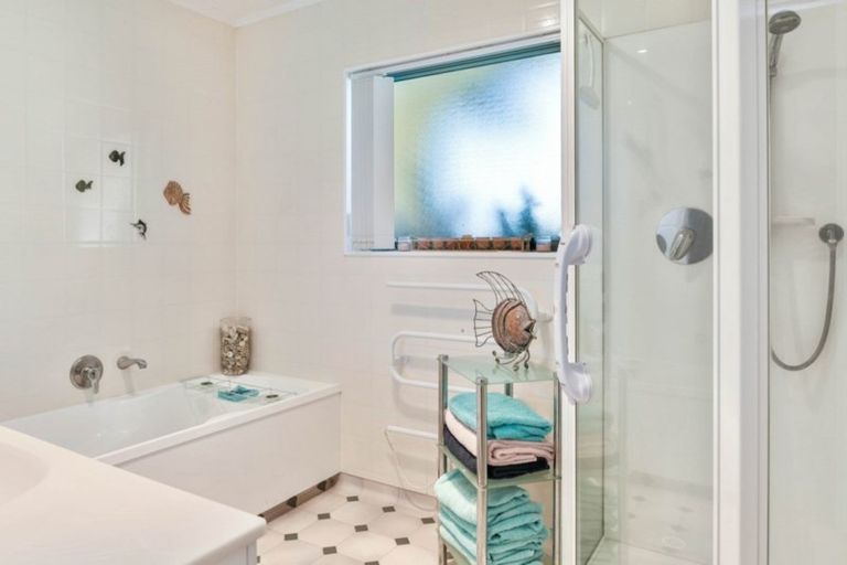 Photo of property in 25 Hoyte Place, Pukehangi, Rotorua, 3015