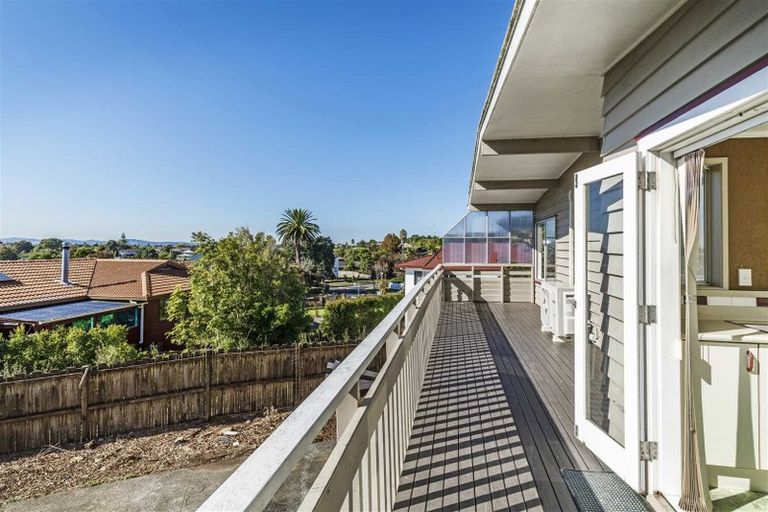 Photo of property in 68 Selwyn Crescent, Forrest Hill, Auckland, 0620