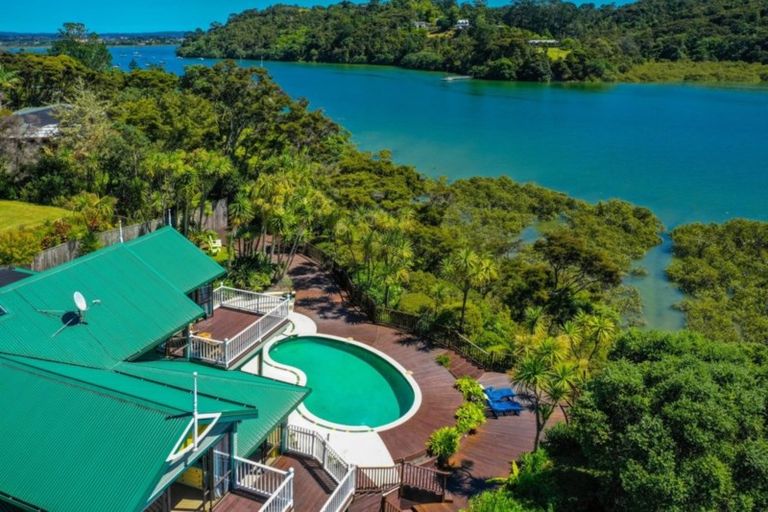 Photo of property in 12 Kingfisher Grove, Greenhithe, Auckland, 0632