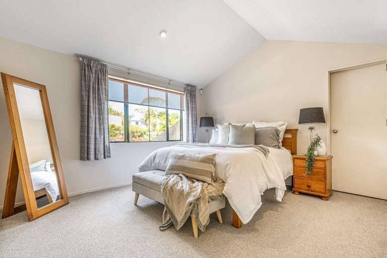 Photo of property in 9/8 Tobago Place, Sunnynook, Auckland, 0620