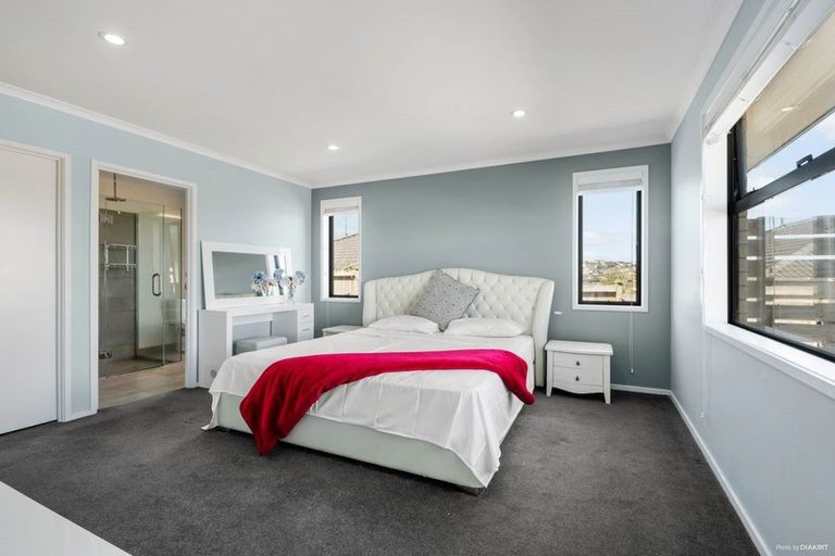 Photo of property in 16 Arbors Track, Silverdale, 0932