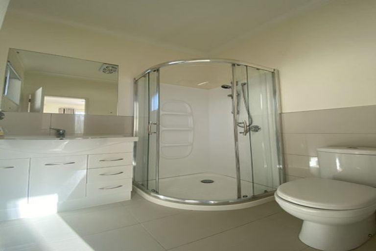 Photo of property in 18 Askerne Drive, Flat Bush, Auckland, 2016