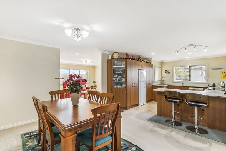 Photo of property in 19 Black Teal Close, Unsworth Heights, Auckland, 0632