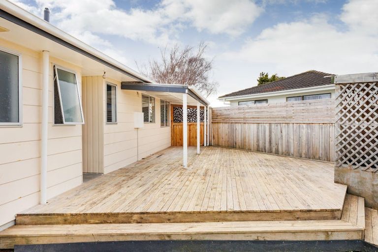 Photo of property in 18 Cumberland Place, Kelvin Grove, Palmerston North, 4414