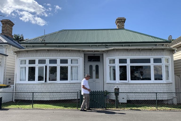 Photo of property in 30 Queens Parade, Devonport, Auckland, 0624