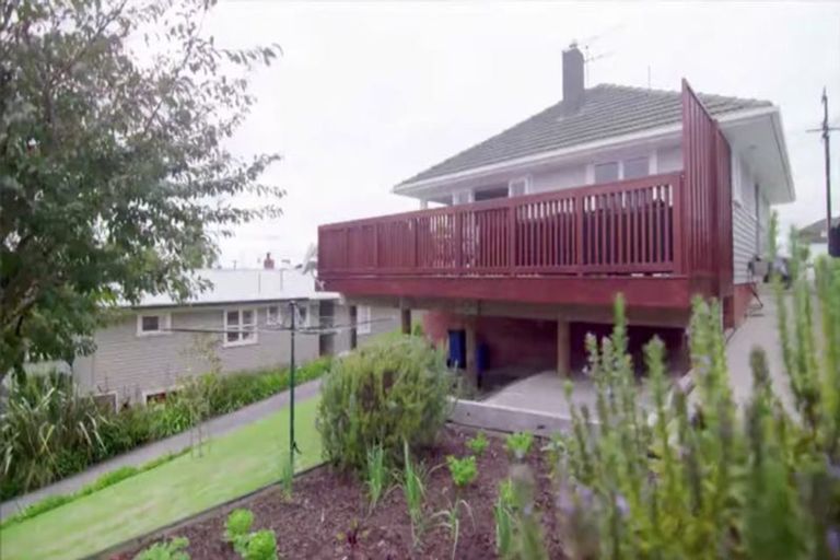 Photo of property in 1/94-96 Verran Road, Birkdale, Auckland, 0626