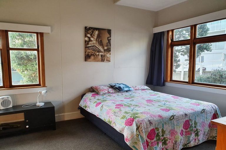 Photo of property in 60 Roxburgh Street, Mount Victoria, Wellington, 6011