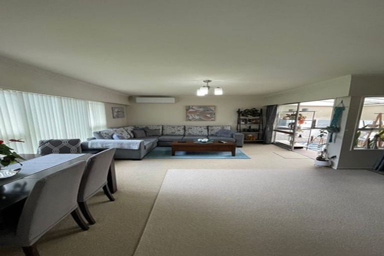 Photo of property in 1/43 Te Atatu Road, Te Atatu South, Auckland, 0610