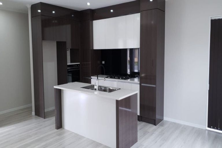 Photo of property in 28 Koroheke Road, Takanini, 2110