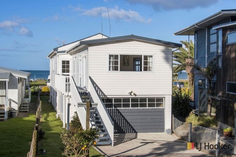 Photo of property in 32 The Terrace, Waihi Beach, 3611